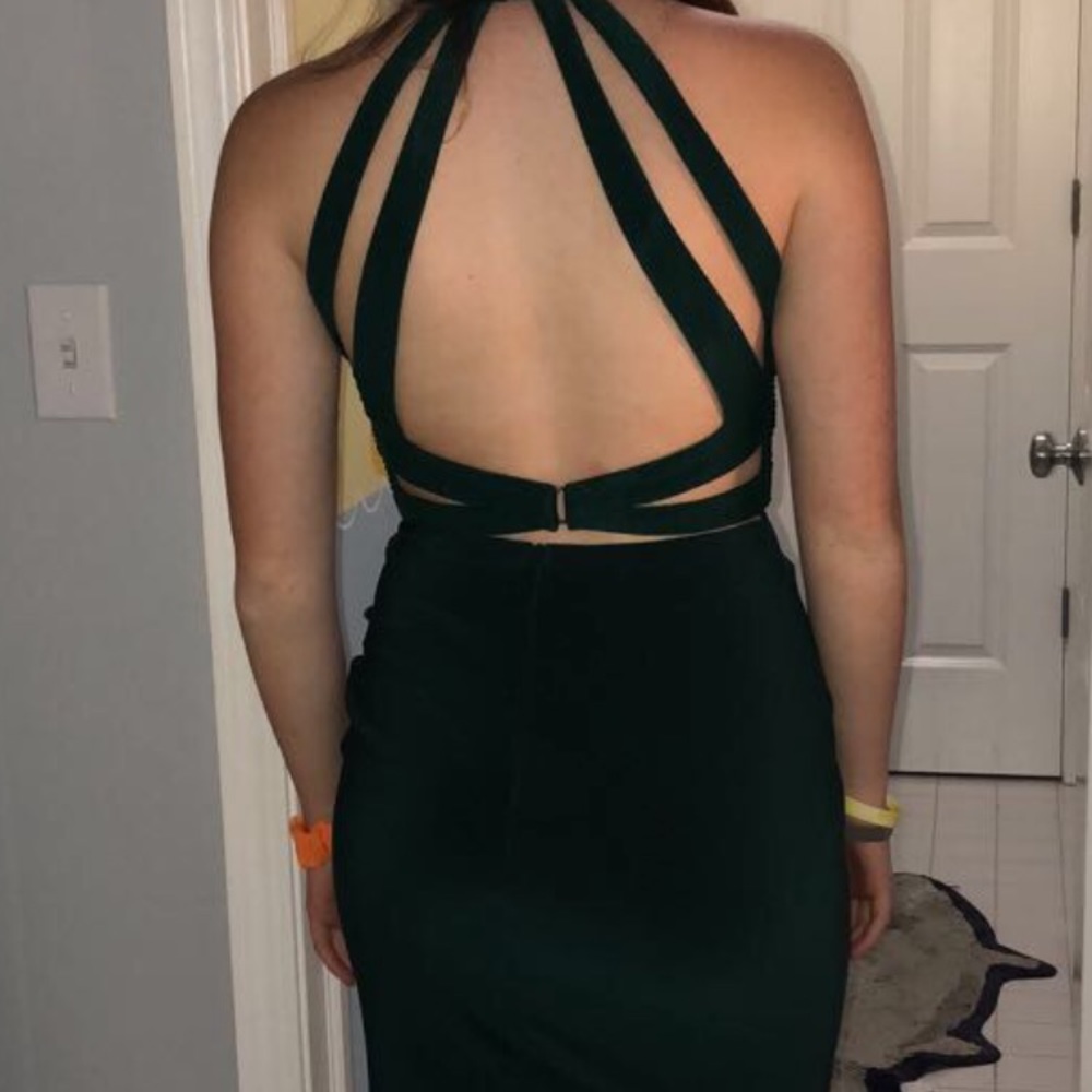 selling hoco dress but can be worn for other occasions!